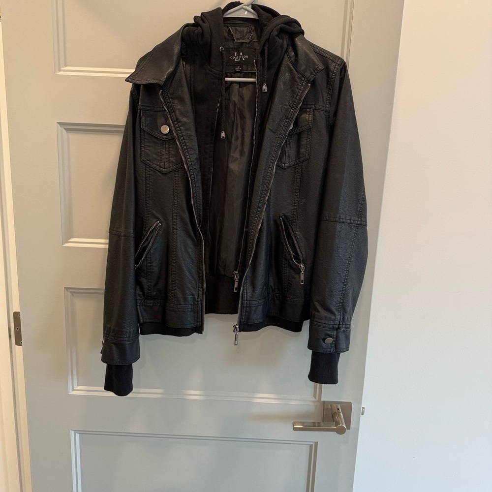 Women’s Black vegan Leather Jacket - Picture 8 of 9